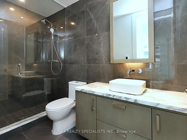 455 Wellington St W #704 — Photo 28