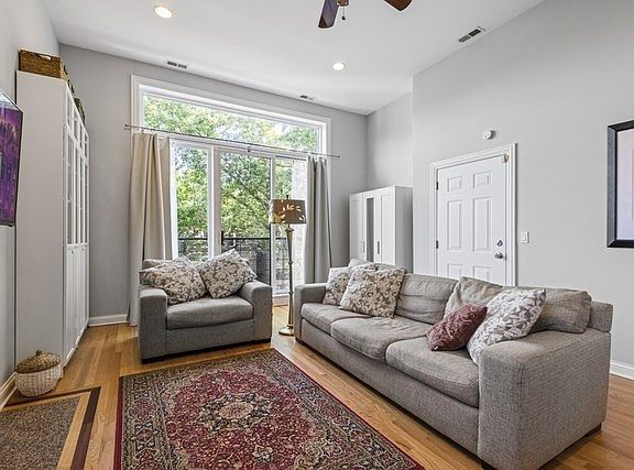 2nd image of 2623 W Evergreen Ave APT 3W