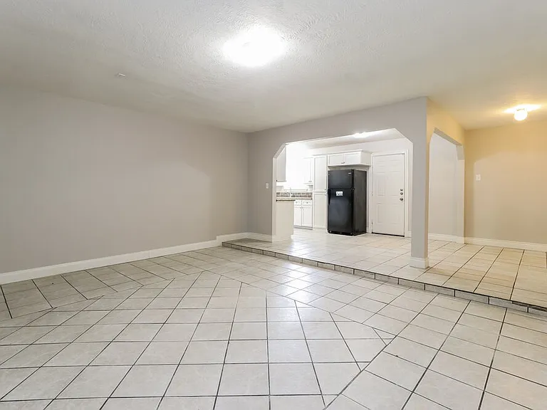 3035 Cinnamon Glen Dr — Photo 6