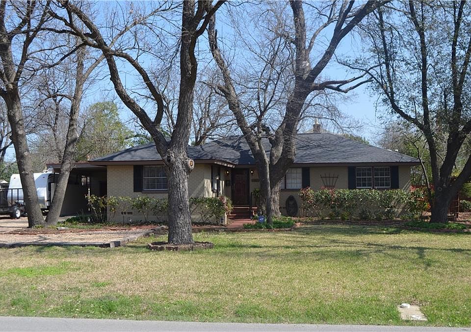 1st image of 404 John Arden Dr