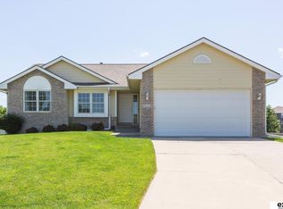 21113 Flagstone Cir, Gretna, NE 68028