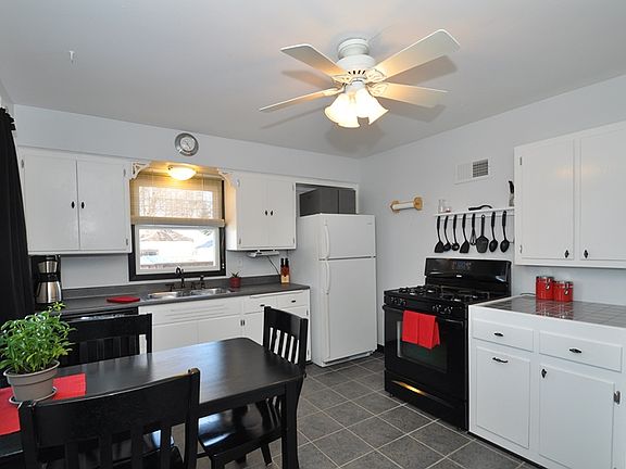 3rd image of 3669 S Arctic Ave