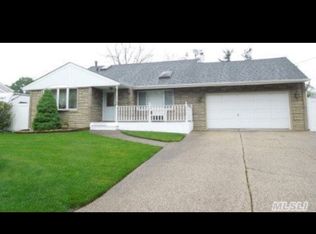 15 Larry Rd, Selden, NY 11784