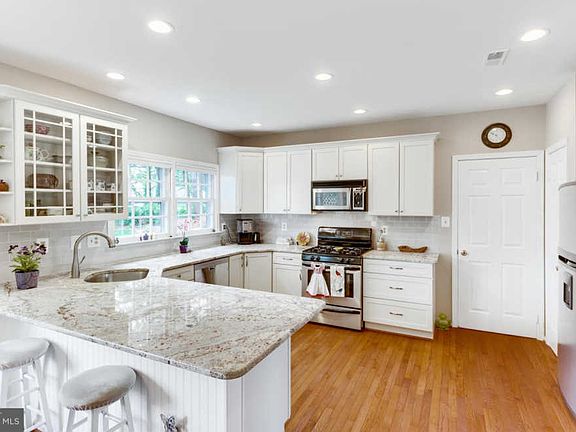 3rd image of 5588 Sequoia Farms Dr