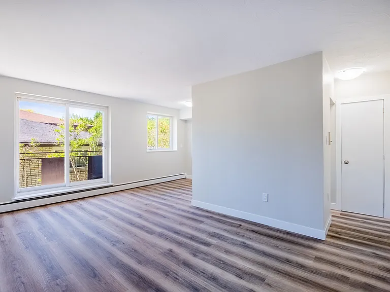17 Cloverdale Ave #3 — Photo 11