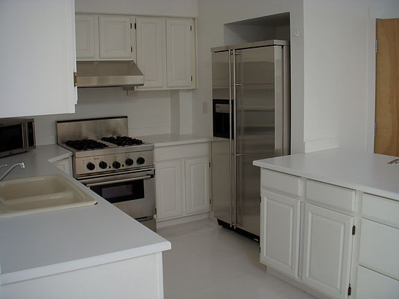 Gas stove, clean white kitchen