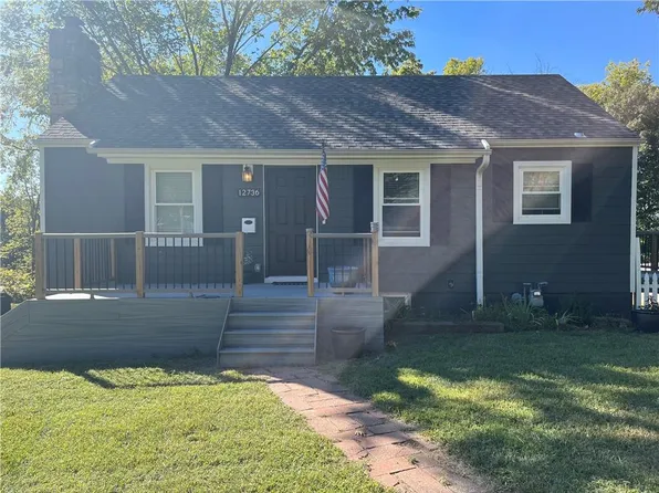 12736 Circle Dr, Shawnee, KS 66216