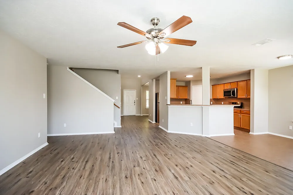 4 bed, 2.5 bath, 2772 sqft, $2,475 — Photo 4