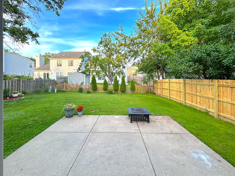 825 Benridge Ct — Photo 13