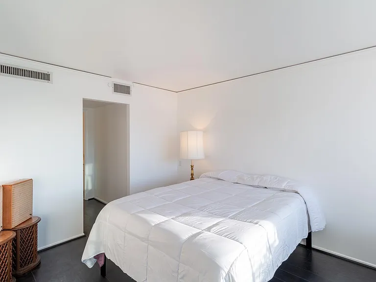 7135 Hollywood Blvd #903 — Photo 12