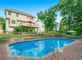 8 Dunderberg Rd, Tomkins Cove, NY 10986