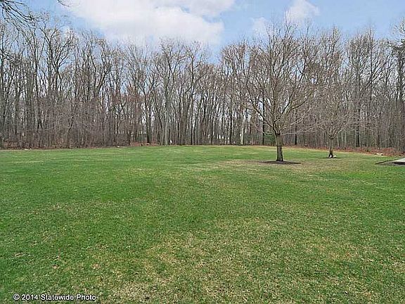 3rd image of 11 Lincoln Dr