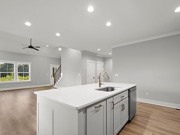 5th image of 130 Cascade Dr