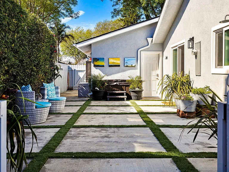 1330 La Manida St — Photo 23