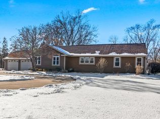 3165 Sunny View Ln, Brookfield, WI 53005