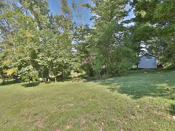 3rd image of 136 Princess Ct