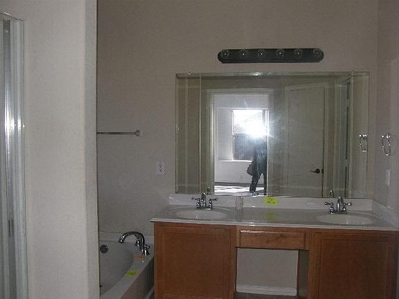 4th image of 1813 Berkeley Dr
