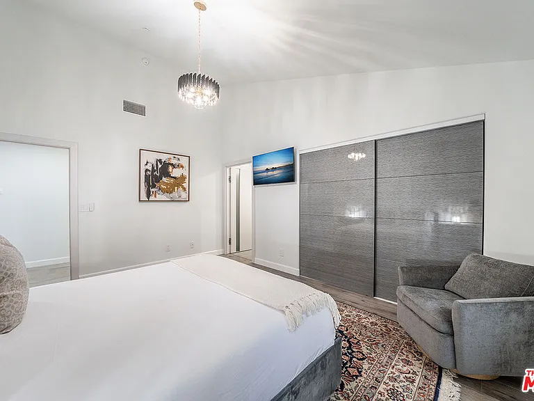 5010 Fulton Ave — Photo 39