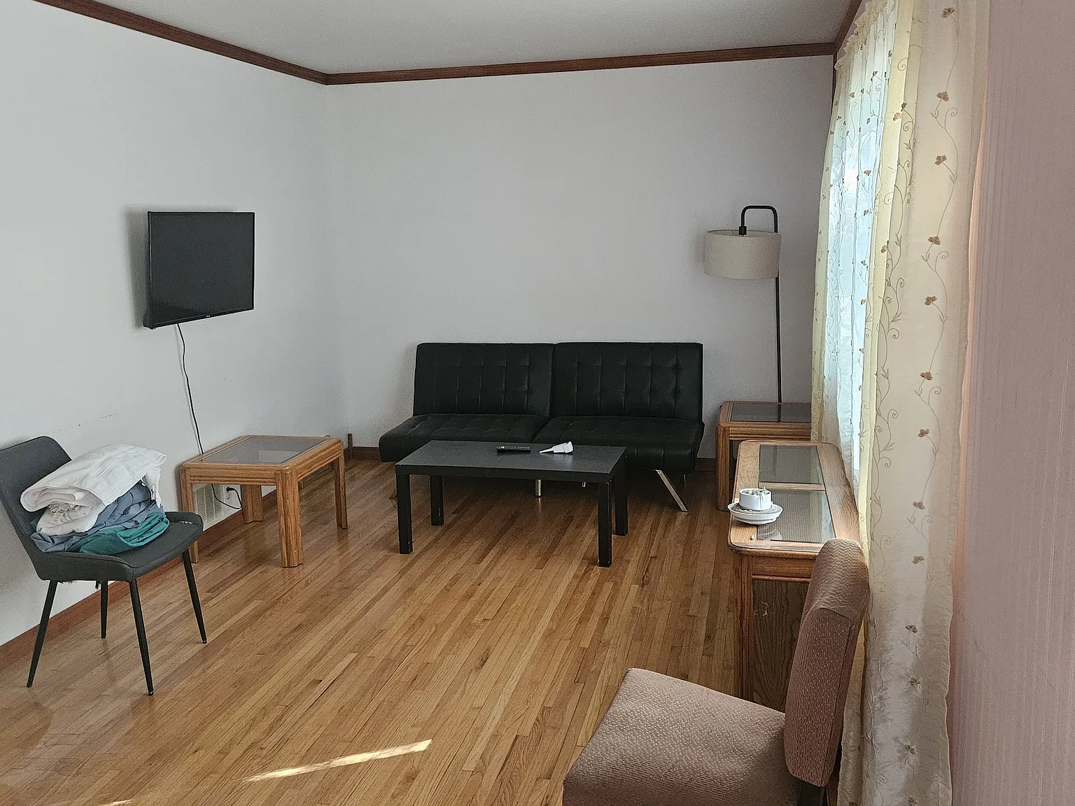 1453 Minto Street — Photo 3