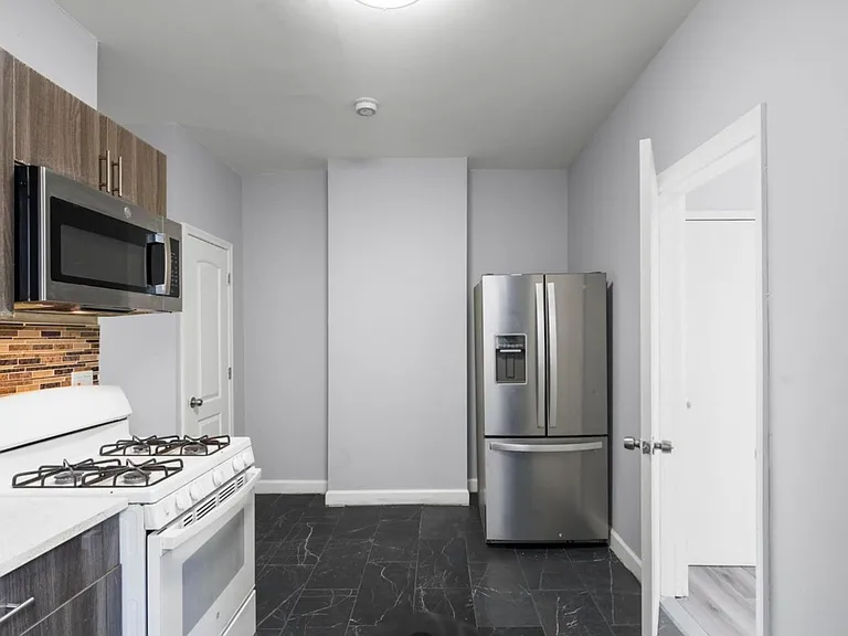 32 Van Cortlandt Park Ave — Photo 18