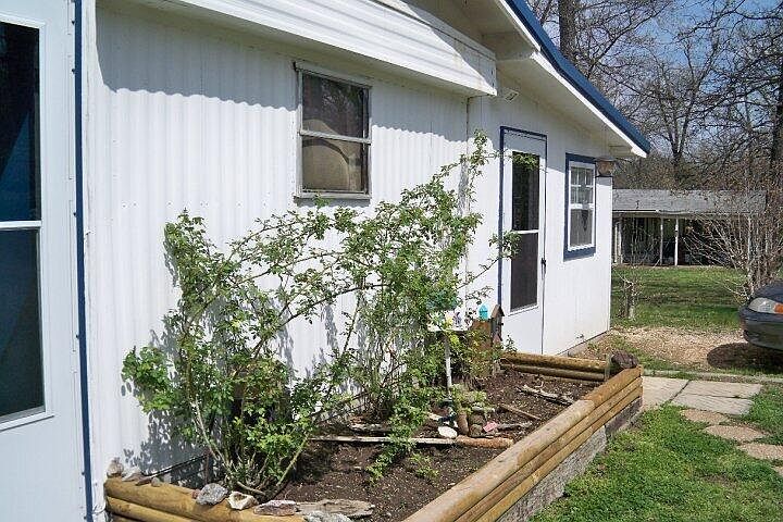 1st image of 421 Dogwood Dr
