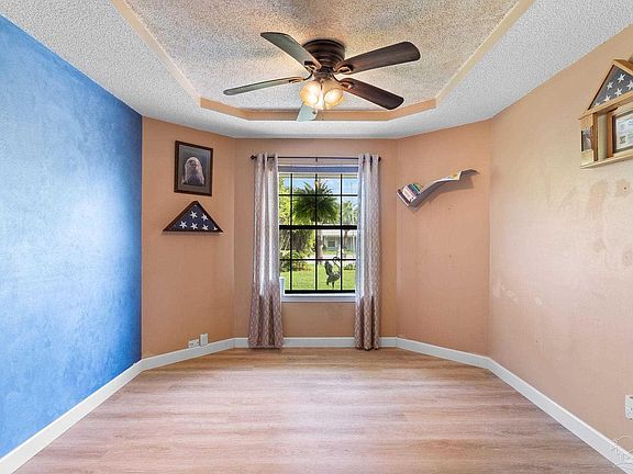 5th image of 1305 Little Creek Cir
