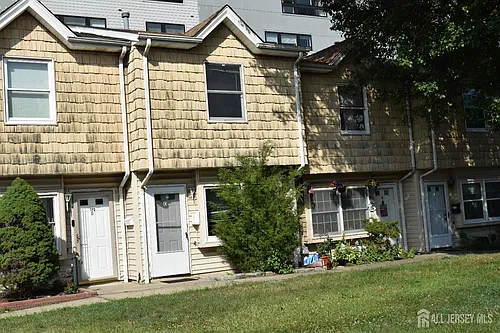 172 Roosevelt Ave #C Photo 1