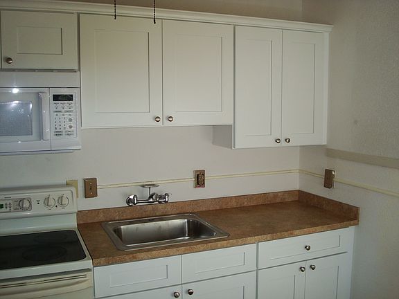 2nd image of 3119 Dupont St S