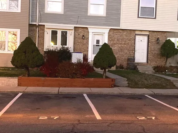 27 Mountaingate Dr, Frederick, MD 21703