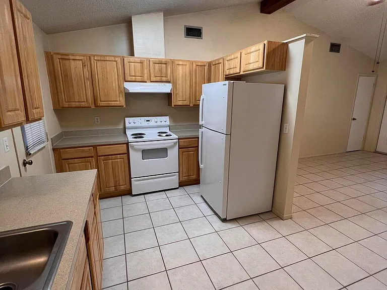 1675 Jack Oates Blvd #5 — Photo 4