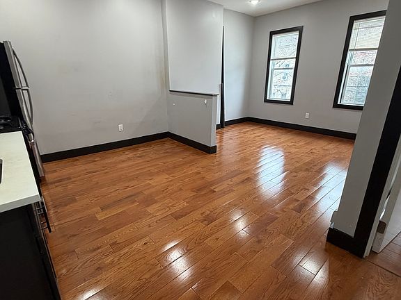 3rd image of 45 Saint Pauls Ave #L2