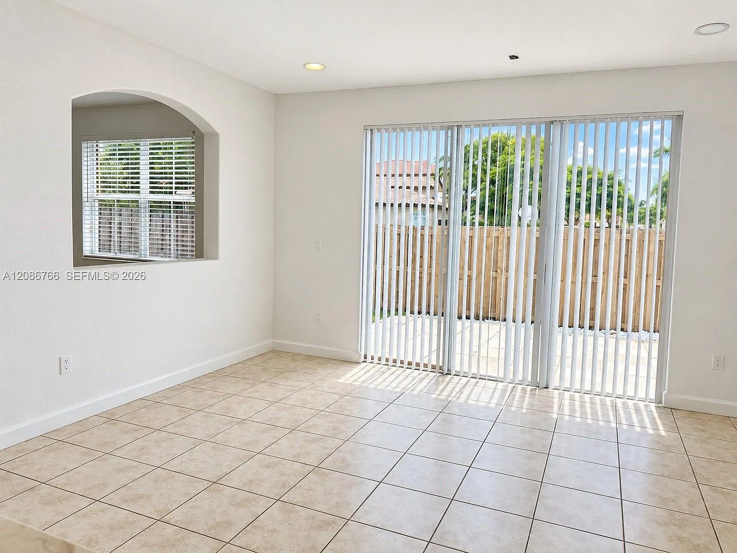 4 bed, 2.5 bath, 2217 sqft, $4,350 — Photo 3