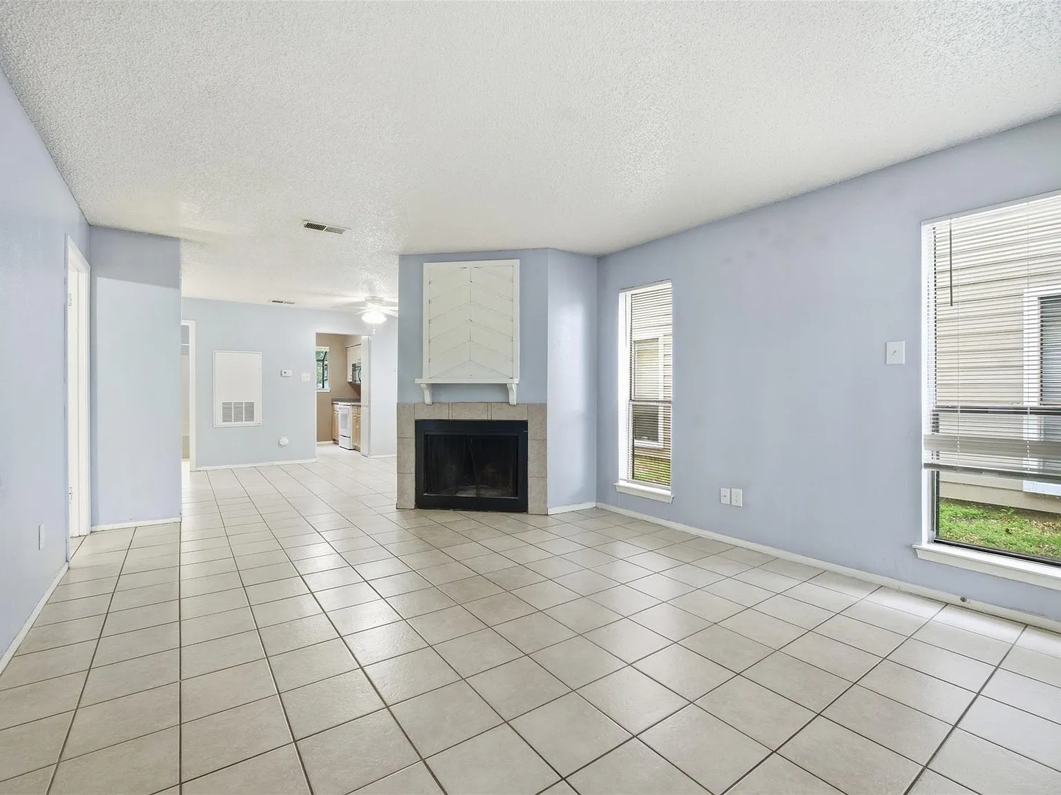 2 bed, 2.0 bath, 1013 sqft, $1,200 — Photo 1