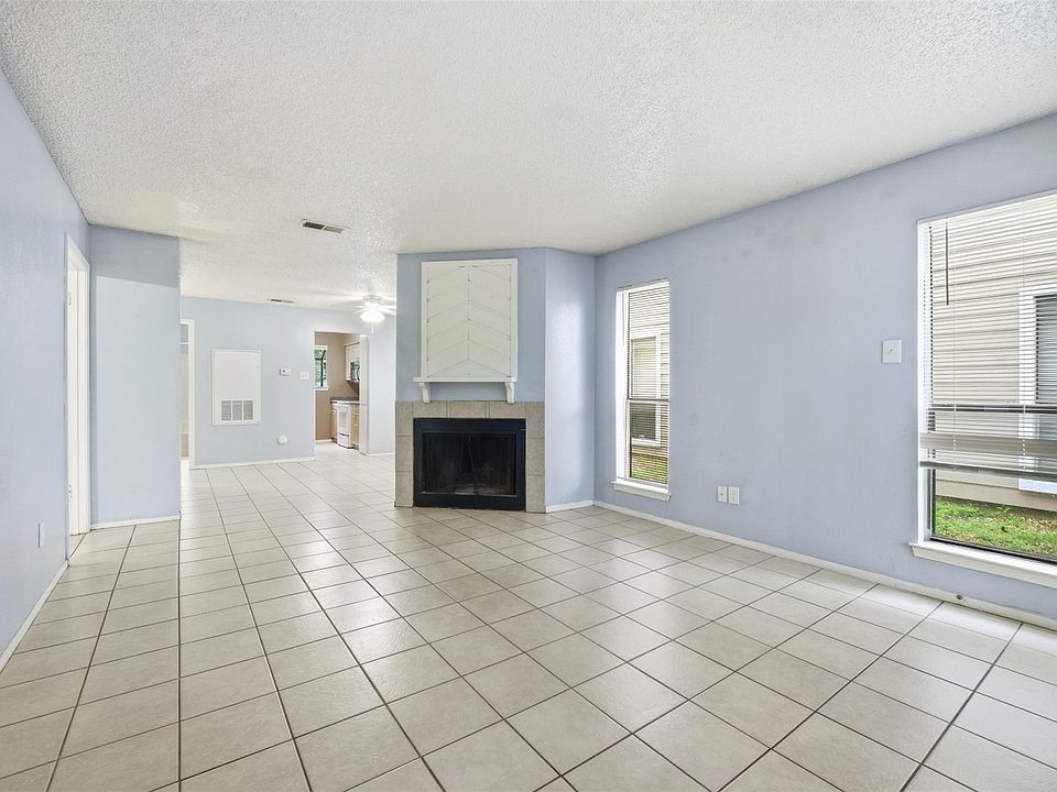 1st image of 2009 W Loop APT A