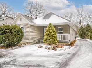 3555 Watkins Lake Rd, Waterford, MI 48328