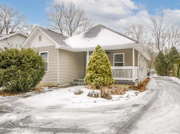3555 Watkins Lake Rd, Waterford, MI 48328