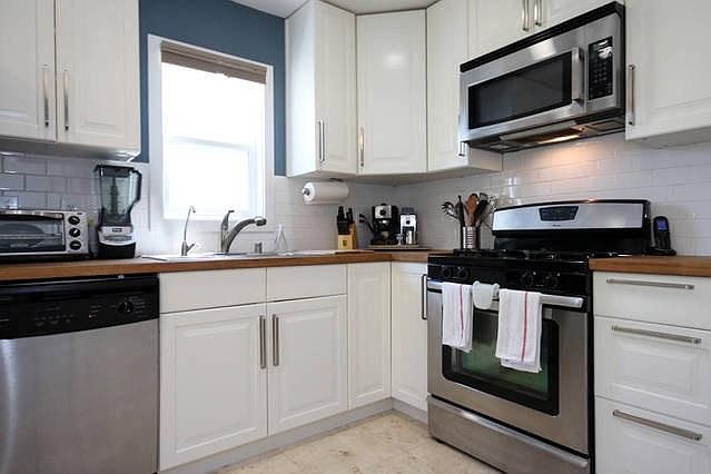 Kitchen - Dishwasher, Garbage disposal, Reverse osmosis water system, Unlimited hot water system