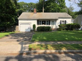 50 Cedar St, Massapequa, NY 11758