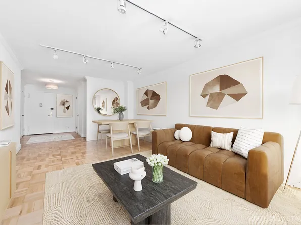 200 East 27th Street 2V image 2 of 6