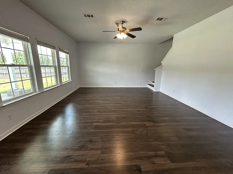 206 Summerhill Dr — Photo 4