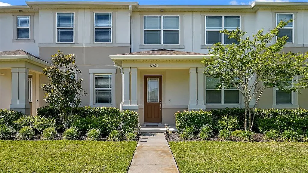 3 bed, 2.5 bath, 1491 sqft, $2,650 — Photo 2