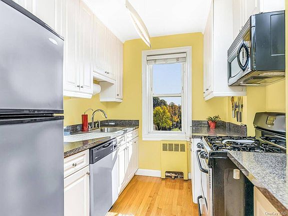 4th image of 1531 Central Park Ave #C6