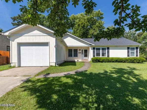 2039 Hunters Ridge Drive, Midway Park, NC 28544