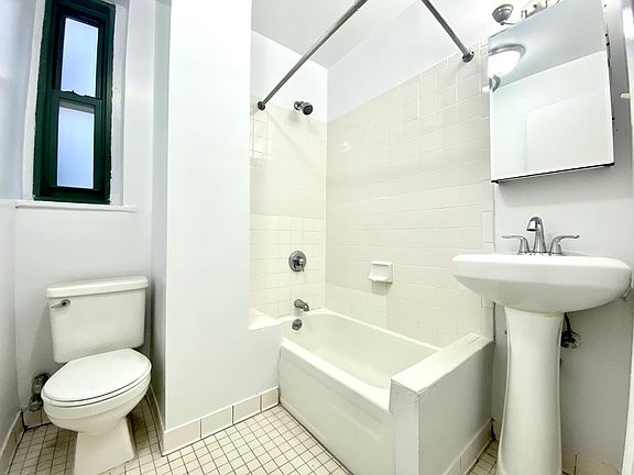 4th image of 512 E 79th St APT 4G