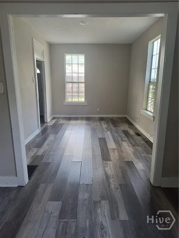 2 bed, 1.0 bath, 1000 sqft, $1,200 — Photo 3