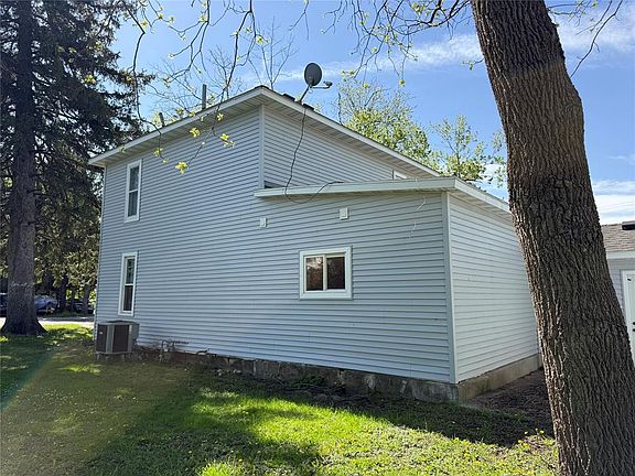 3rd image of 213 Owen Street
