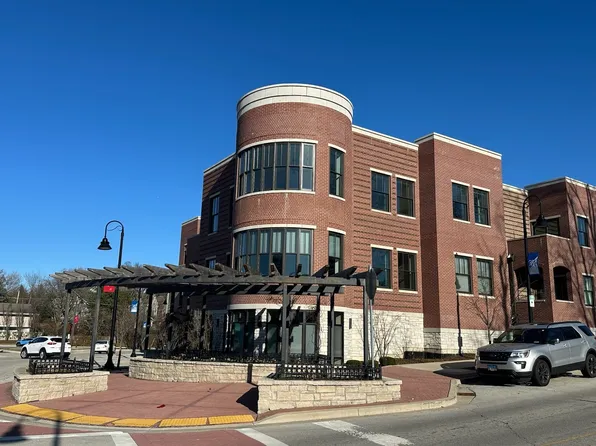 88 Park Ave #5, Clarendon Hills, IL 60514
