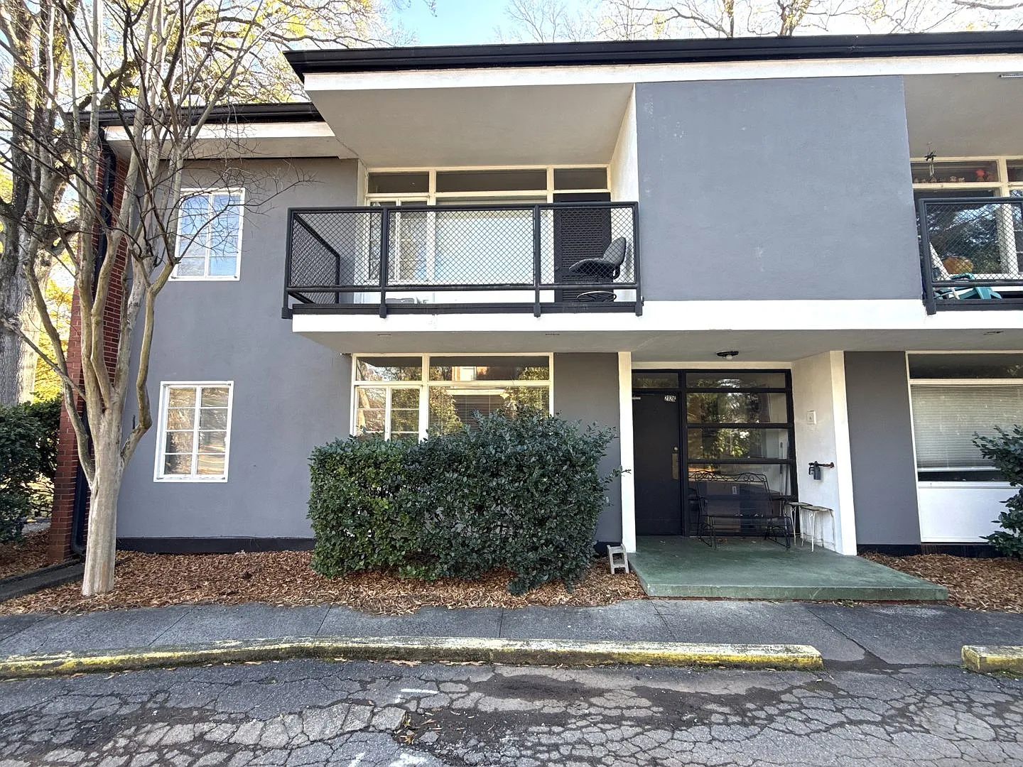 A0432-Kirkland Apts — Photo 1