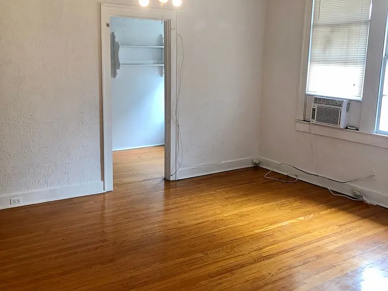 1301 Napoleon Ave #J — Photo 2
