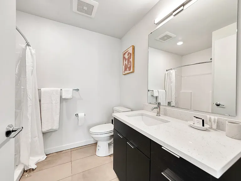The Robert | Bathroom